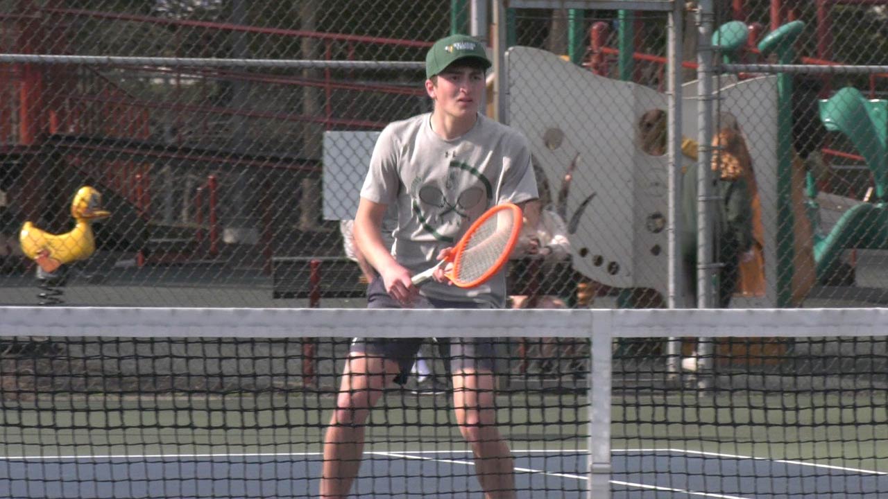 Hornet Tennis Edges CV, Improves To 6-2